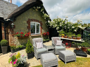 well cottage garden furniture2
